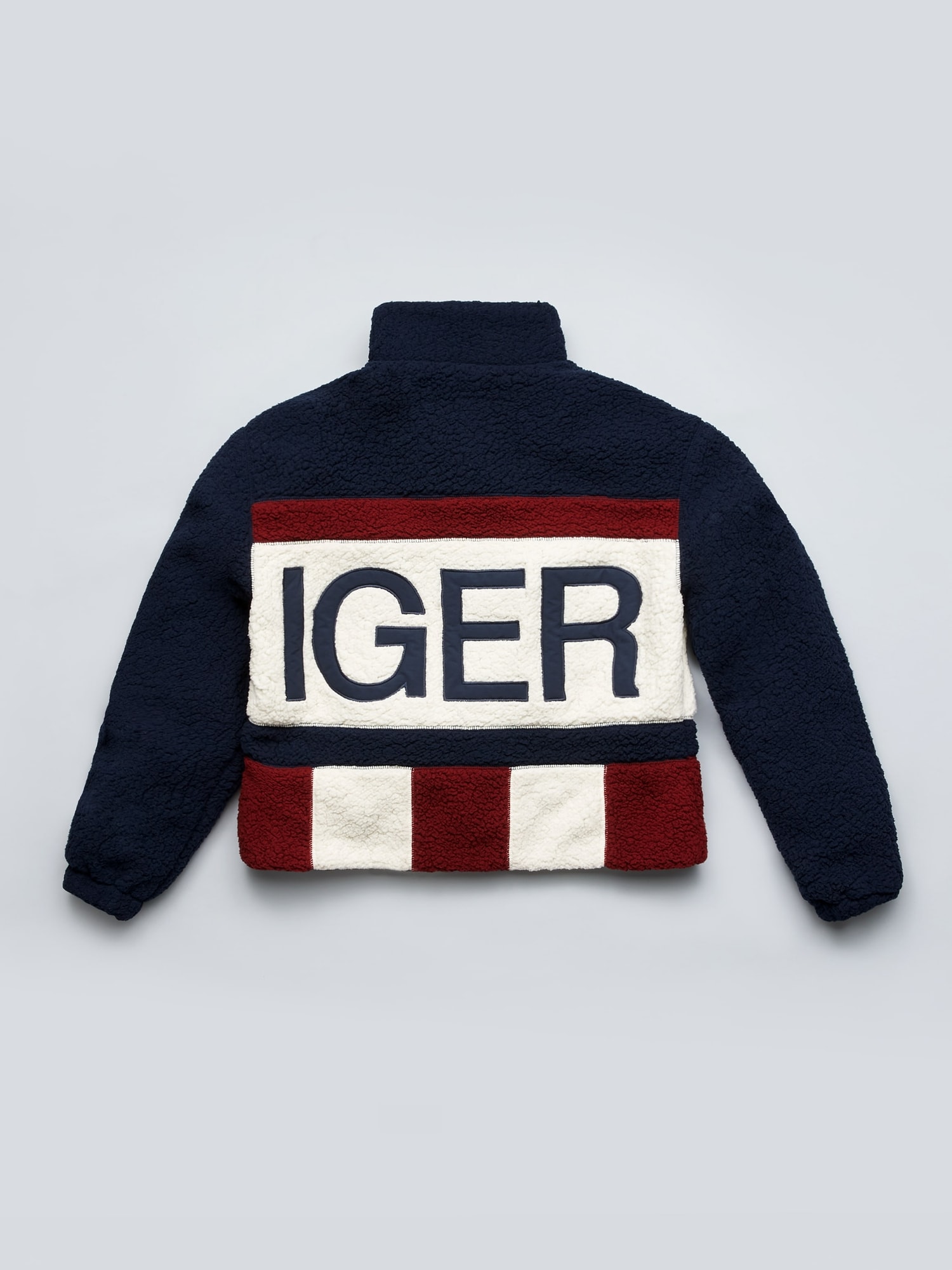 Tommy Jeans réédite des pièces vintage dans une nouvelle collection capsule