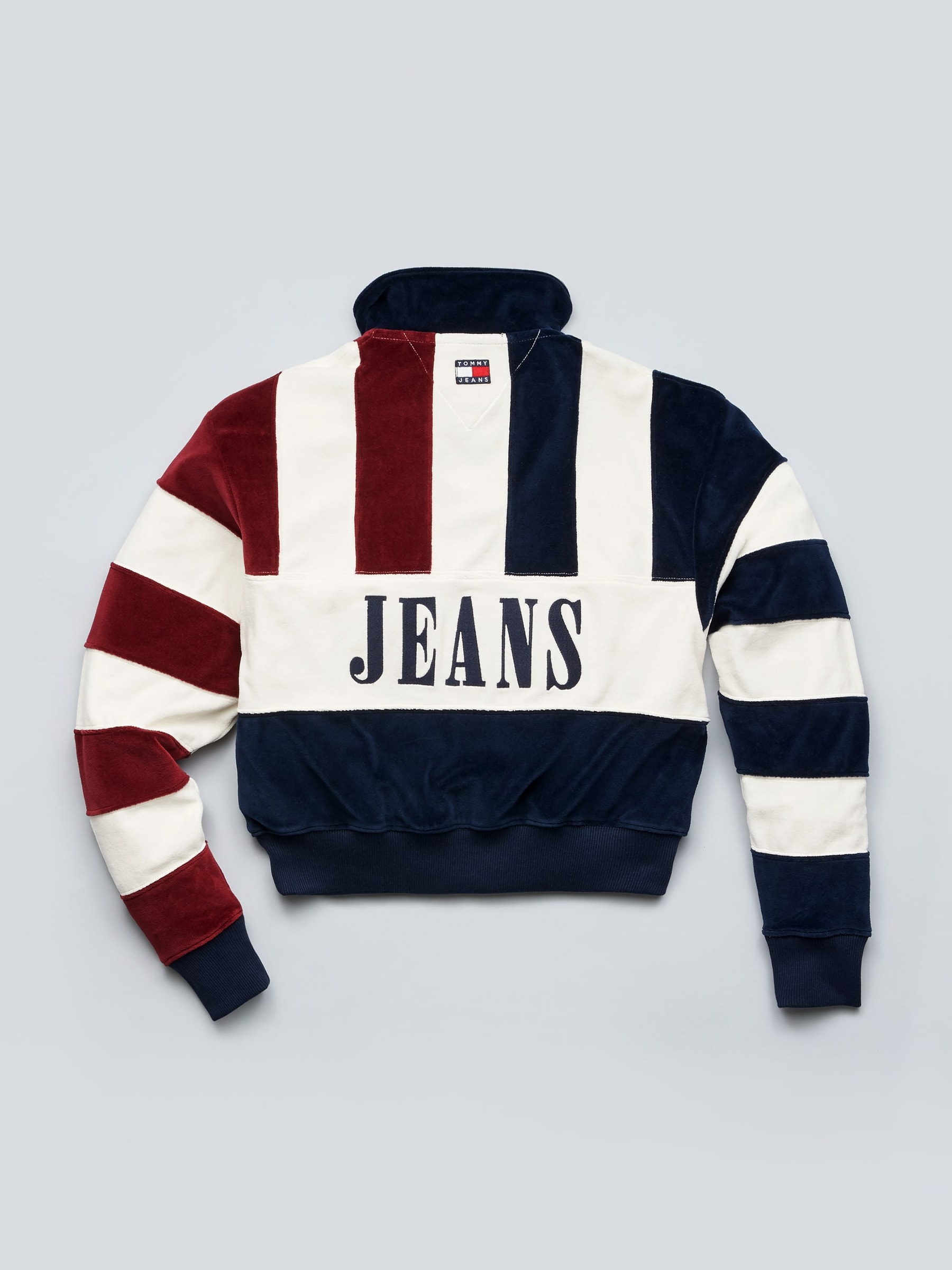Tommy Jeans réédite des pièces vintage dans une nouvelle collection capsule