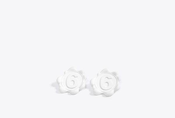 Maison Margiela sort des bagues qui font office de tampons
