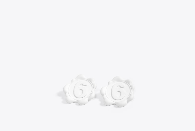 Maison Margiela sort des bagues qui font office de tampons