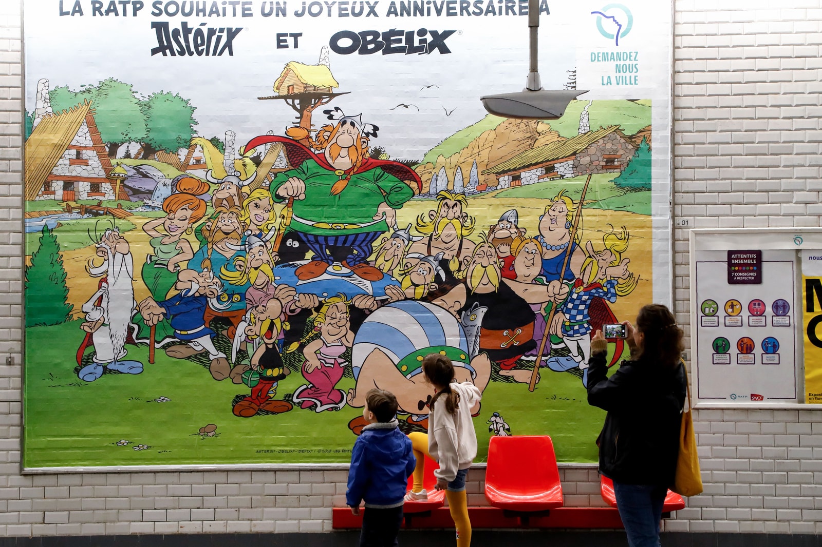 Ratp Des Stations Renommees Pour Les 60 Ans D Asterix Et Obelix Hypebeast Ratp Des Stations Renommees Pour Les 60 Ans D Asterix Et Obelix Hypebeast