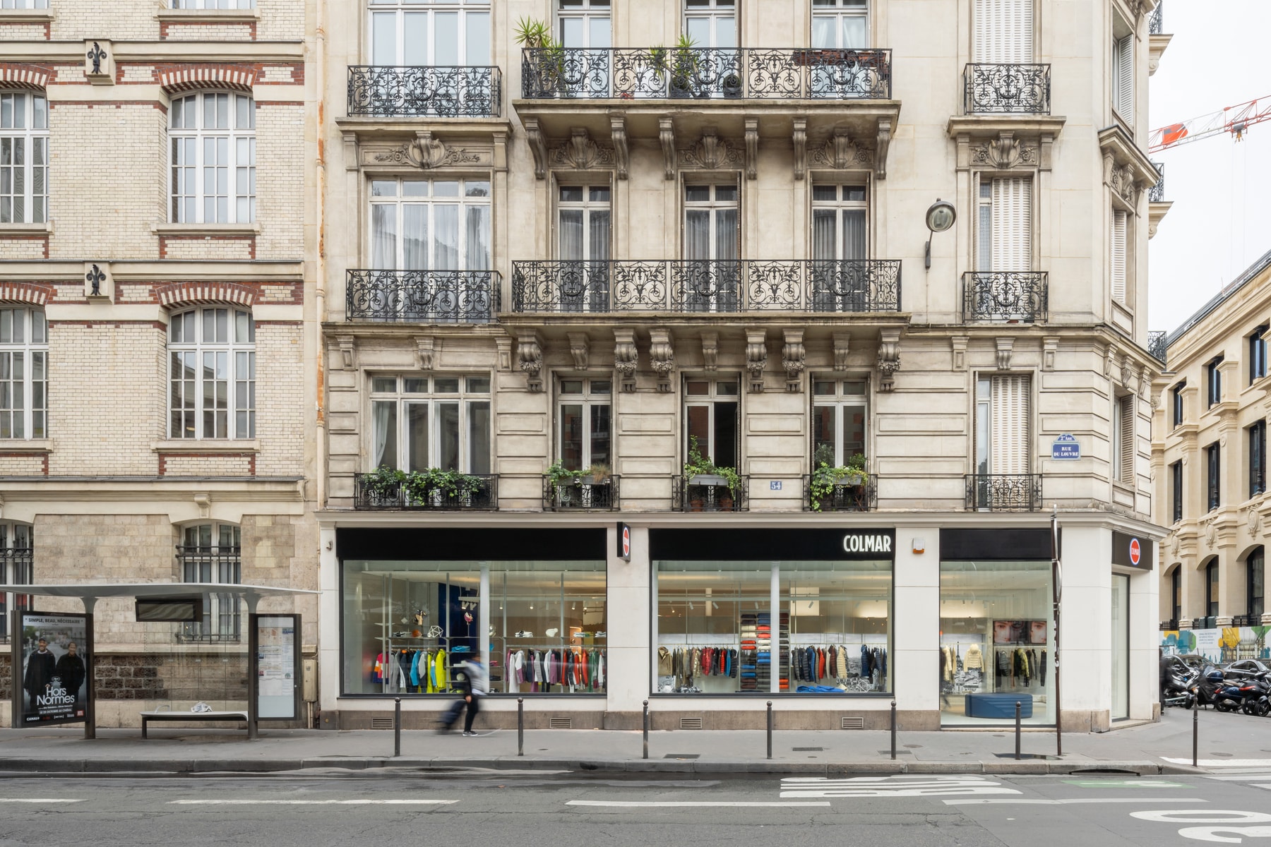 Rentrez dans la toute première boutique Colmar à Paris