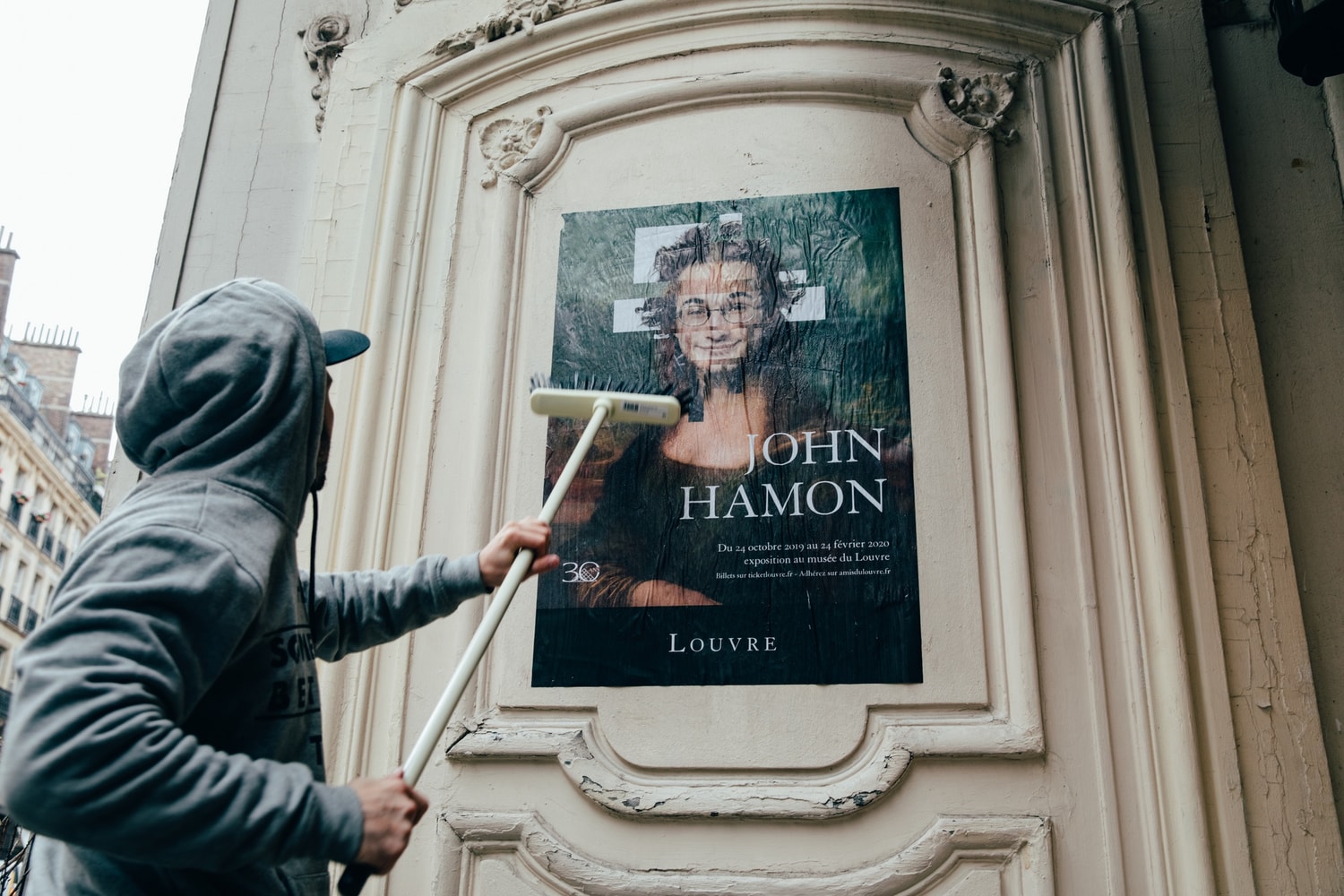 L'artiste français John Hamon pirate Le Louvre