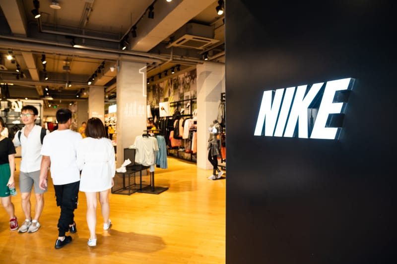 Les salariés du Nike Store des Champs-Élysées lancent une grève spontanée pour protester contre leurs conditions de travail