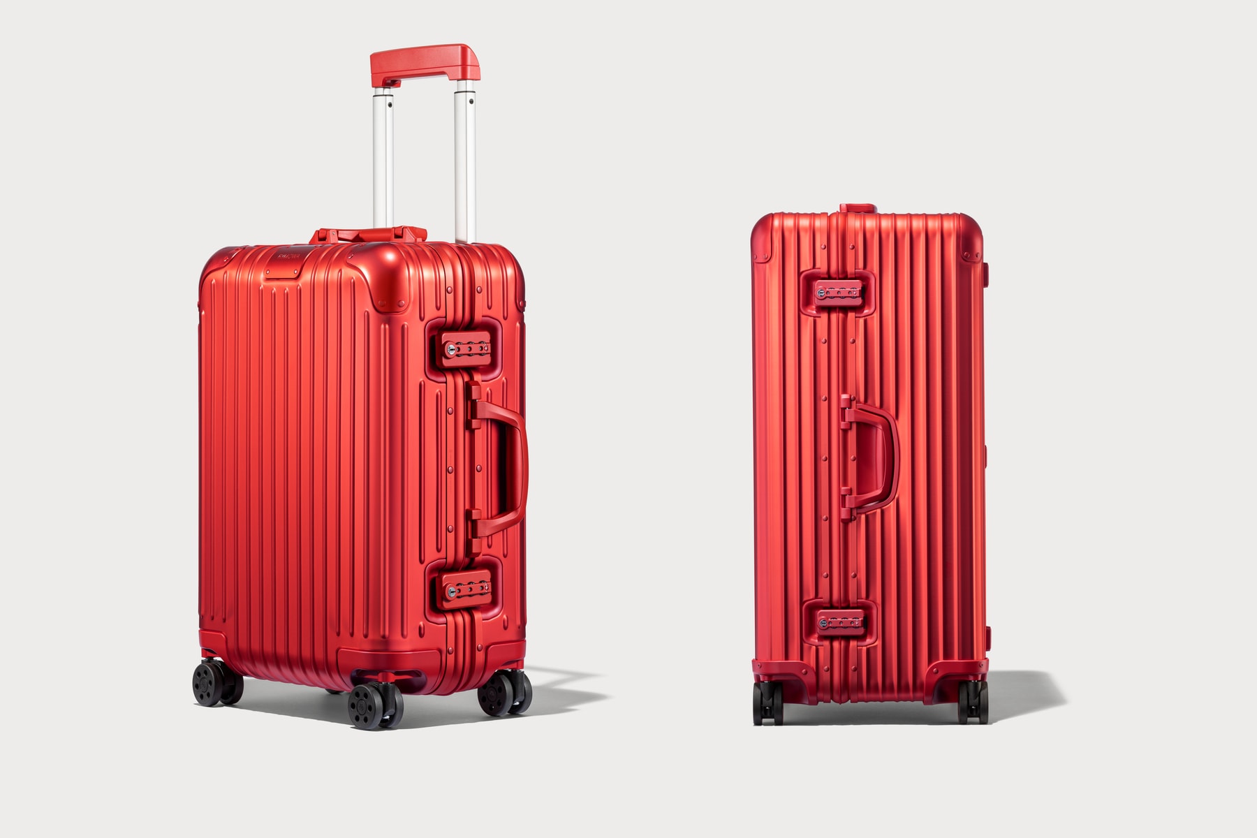 Rimowa donne de la couleur à son intemporelle valise en aluminium