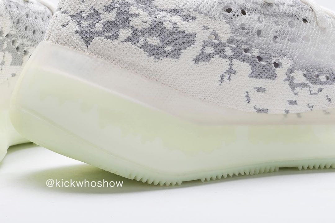 Photo YEEZY BOOST 380 "Alien"