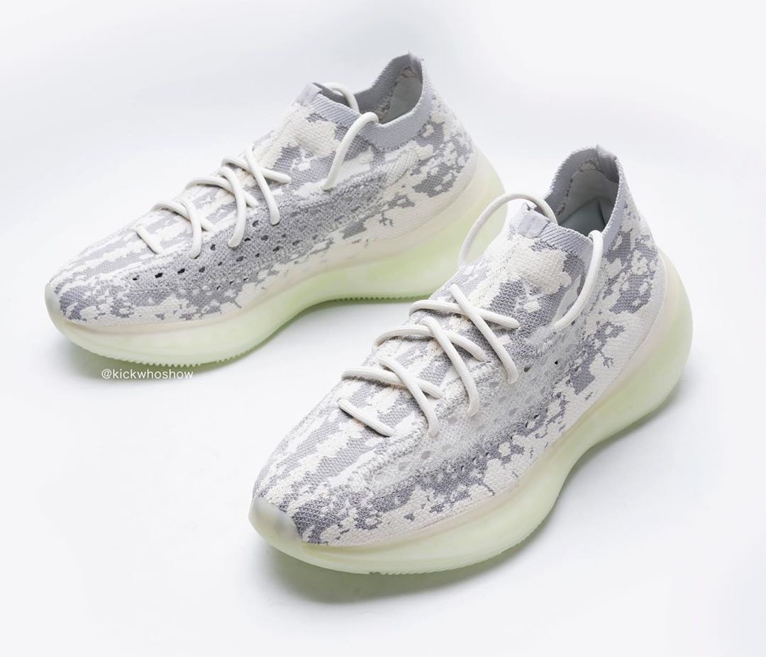 Photo YEEZY BOOST 380 "Alien"