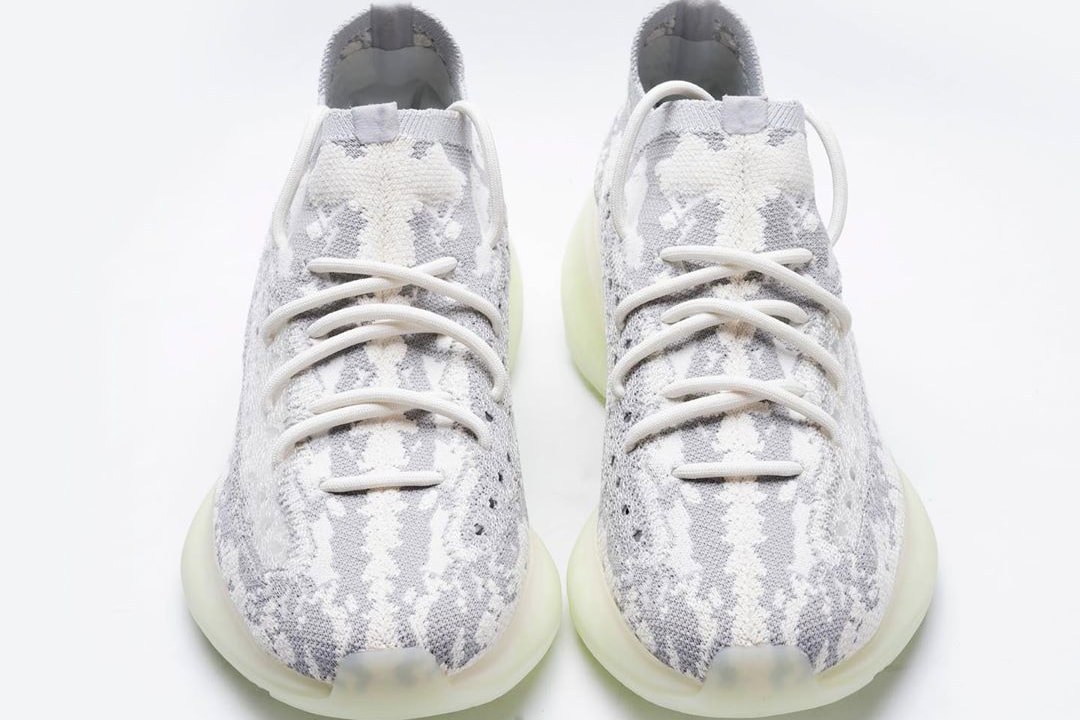 Photo YEEZY BOOST 380 "Alien"