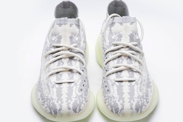 Photo YEEZY BOOST 380 "Alien"