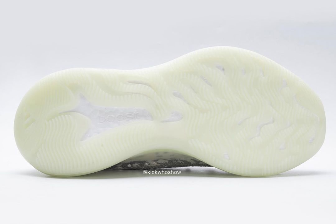 Photo YEEZY BOOST 380 "Alien"