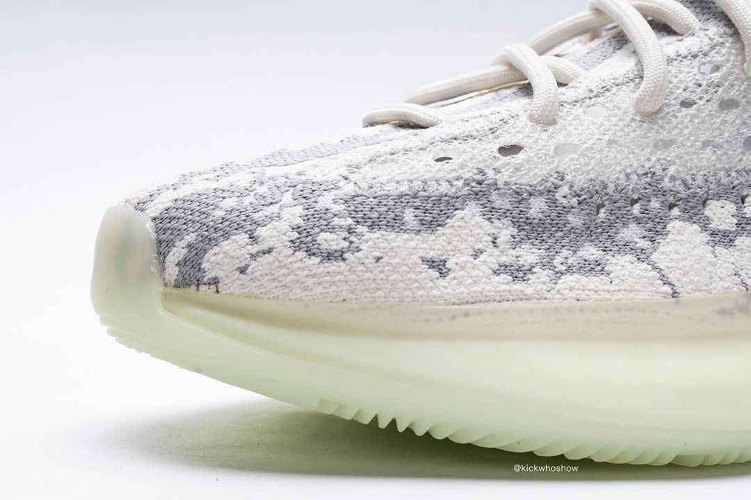 Photo YEEZY BOOST 380 "Alien"