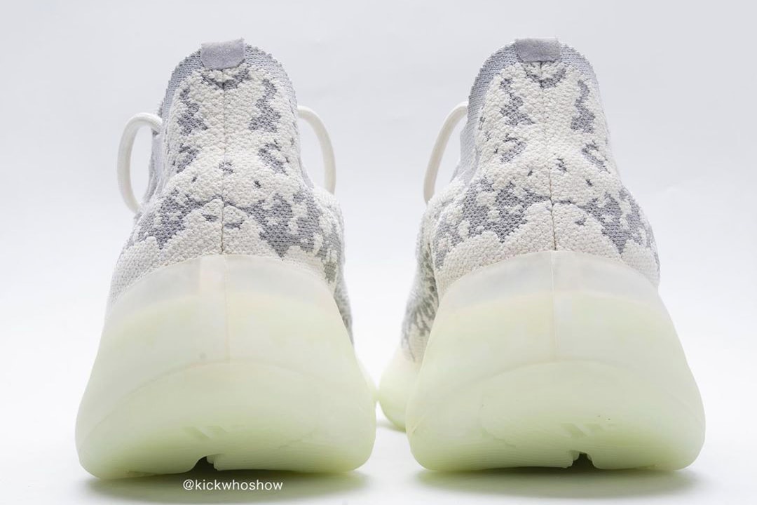 Photo YEEZY BOOST 380 "Alien"