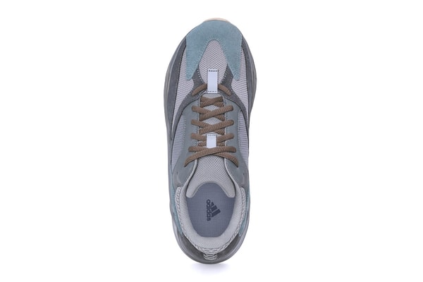 Photo YEEZY 700 "Teal Blue"