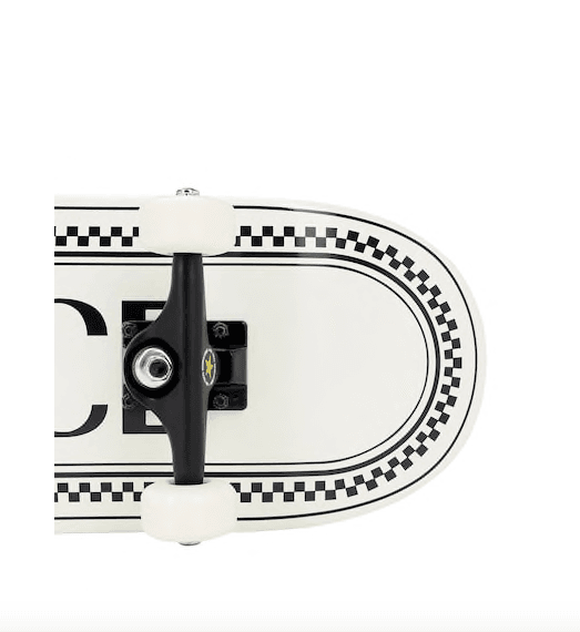 Versace dévoile une planche de skate à 550 euros
