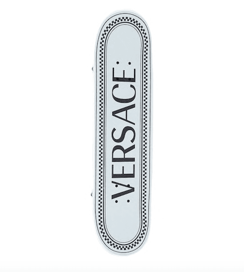 Versace dévoile une planche de skate à 550 euros