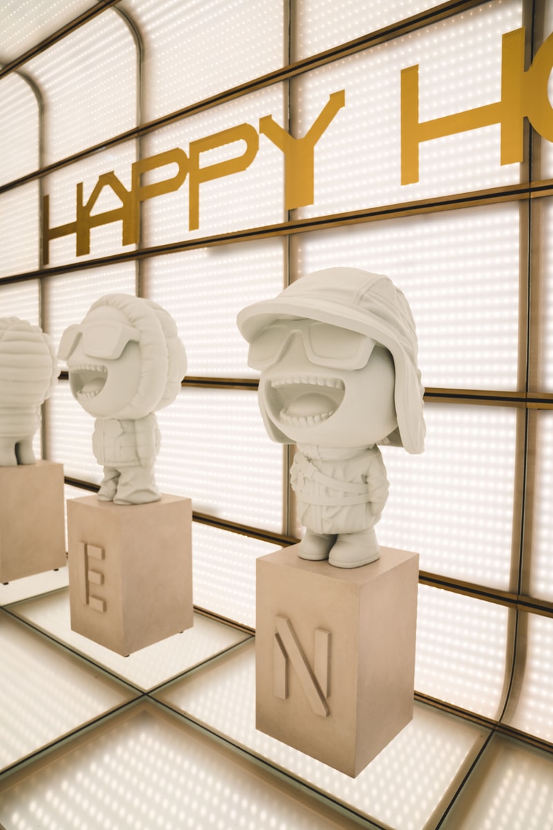 Moncler installe des figurines inédites à Paris pour le lancement de sa collection Genius
