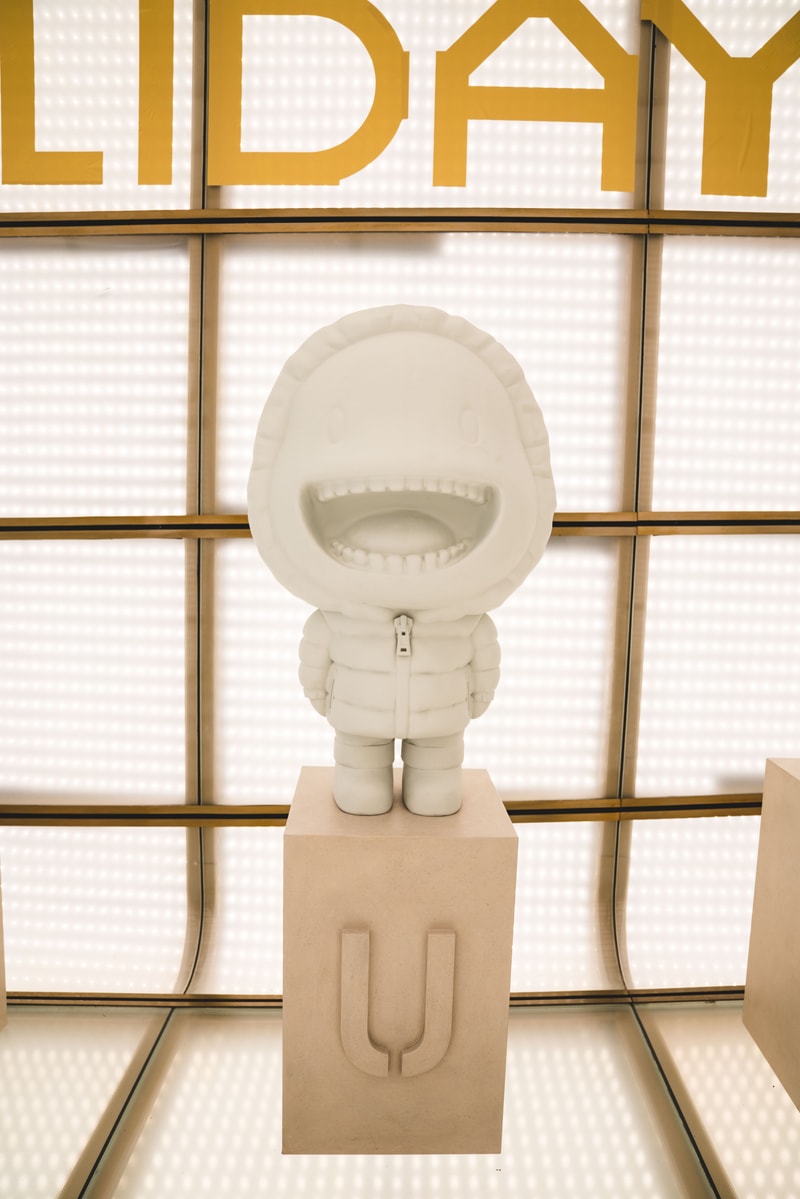Moncler installe des figurines inédites à Paris pour le lancement de sa collection Genius