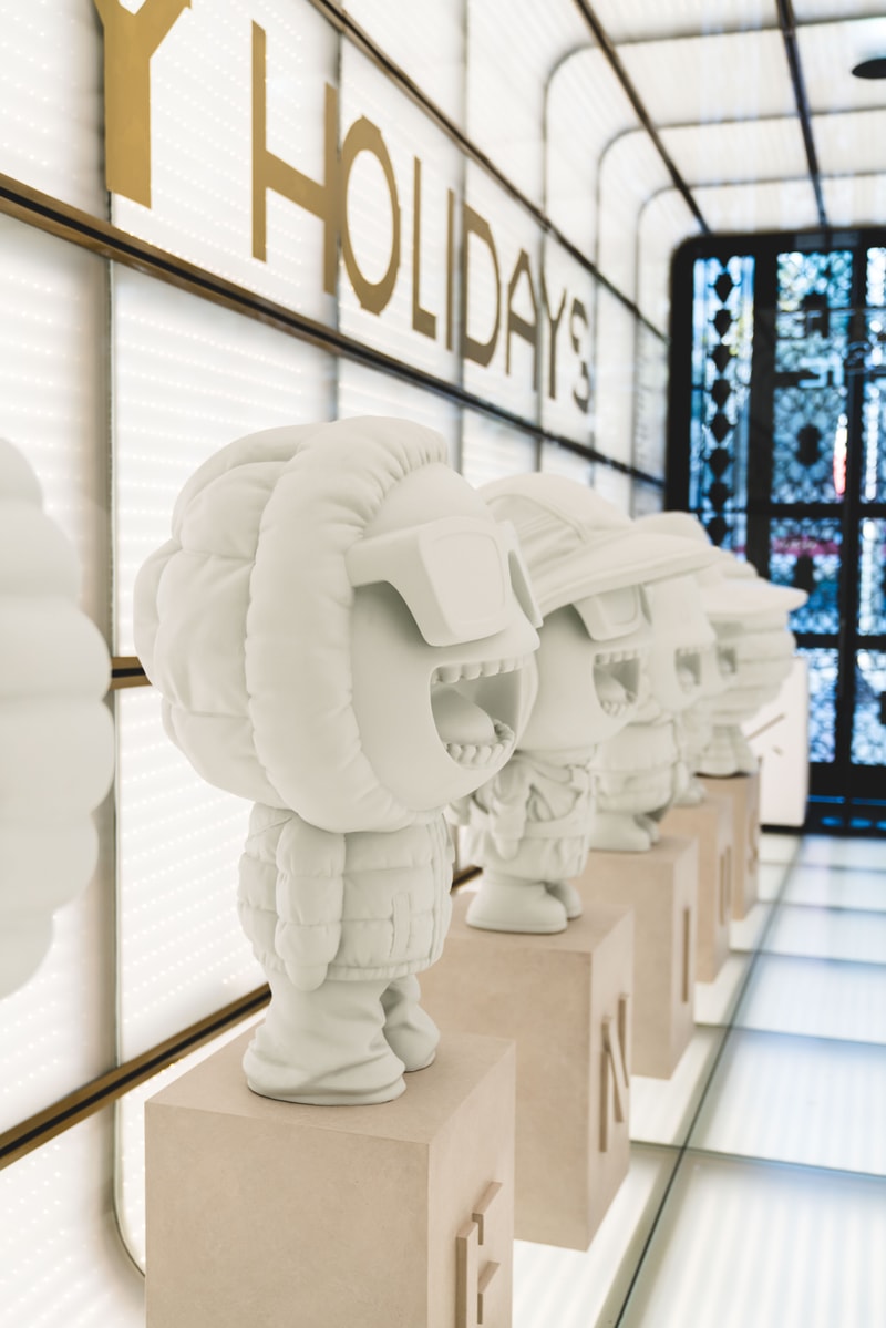 Moncler installe des figurines inédites à Paris pour le lancement de sa collection Genius