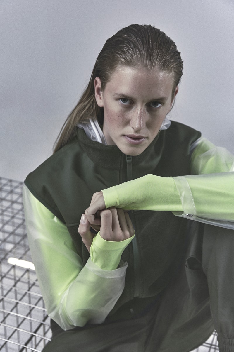 Rains agrandit son vestiaire avec sa nouvelle collection "Fleece"