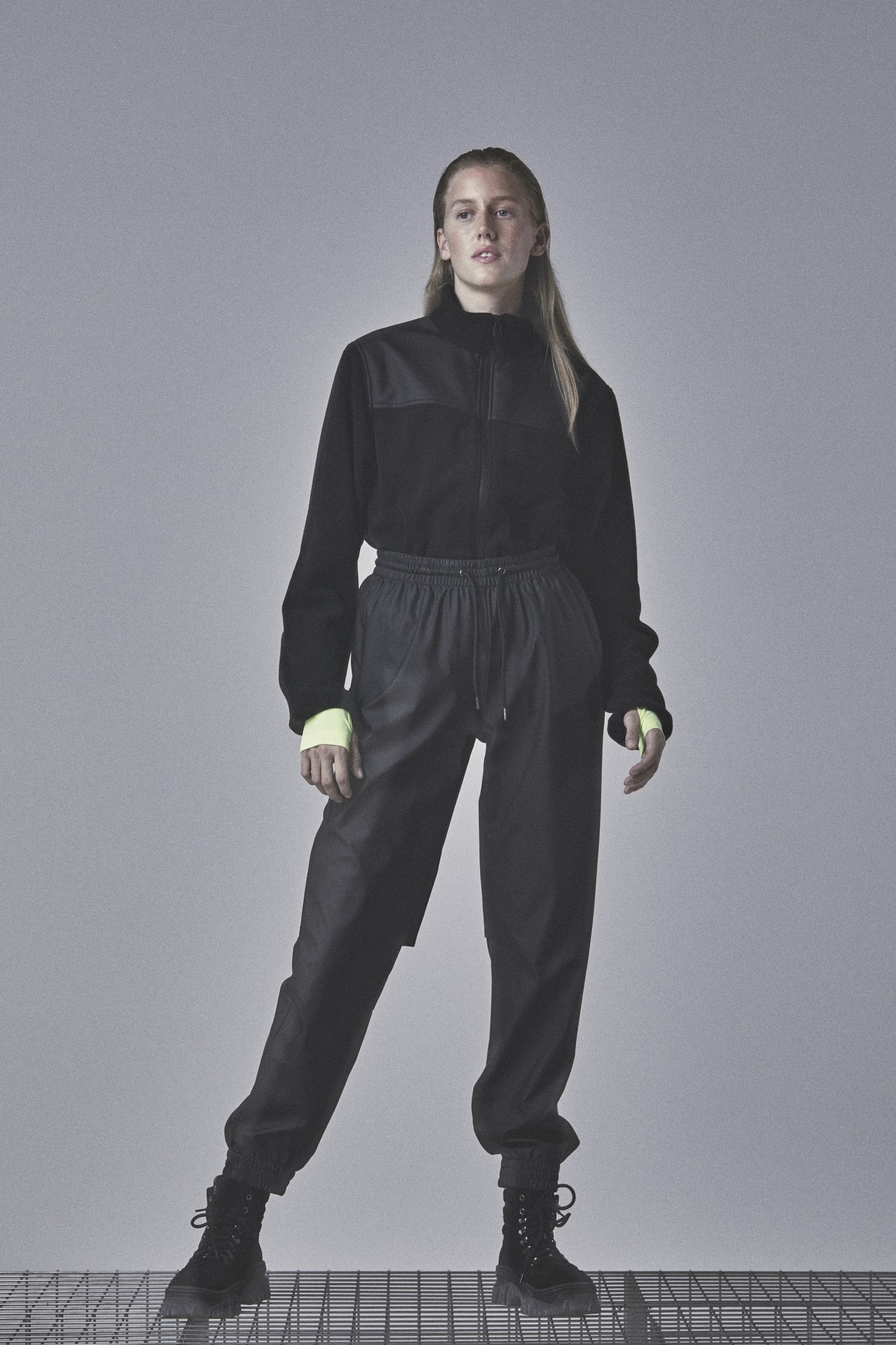 Rains agrandit son vestiaire avec sa nouvelle collection "Fleece"