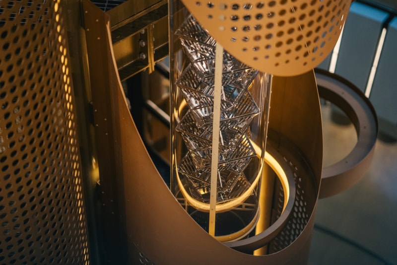 À l'intérieur du plus grand Starbucks au monde qui vient d'ouvrir à Chicago
