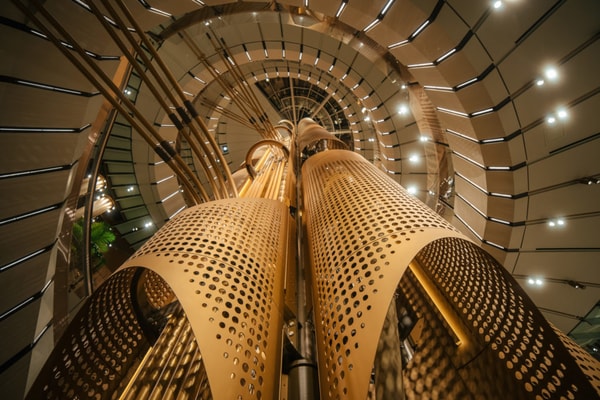 À l'intérieur du plus grand Starbucks au monde qui vient d'ouvrir à Chicago