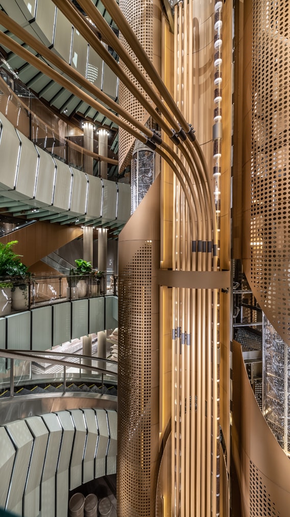 À l'intérieur du plus grand Starbucks au monde qui vient d'ouvrir à Chicago