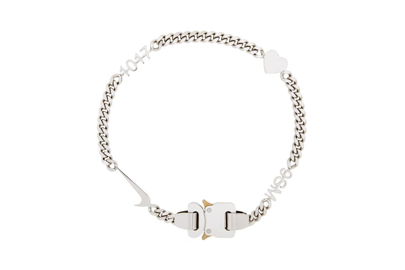 Alyx met en vente une série de chaines à grosses mailles dont une avec le logo Nike