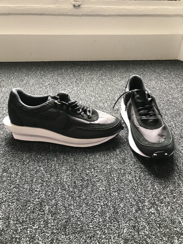 Photo sacai x Nike LDWaffle noire cuir