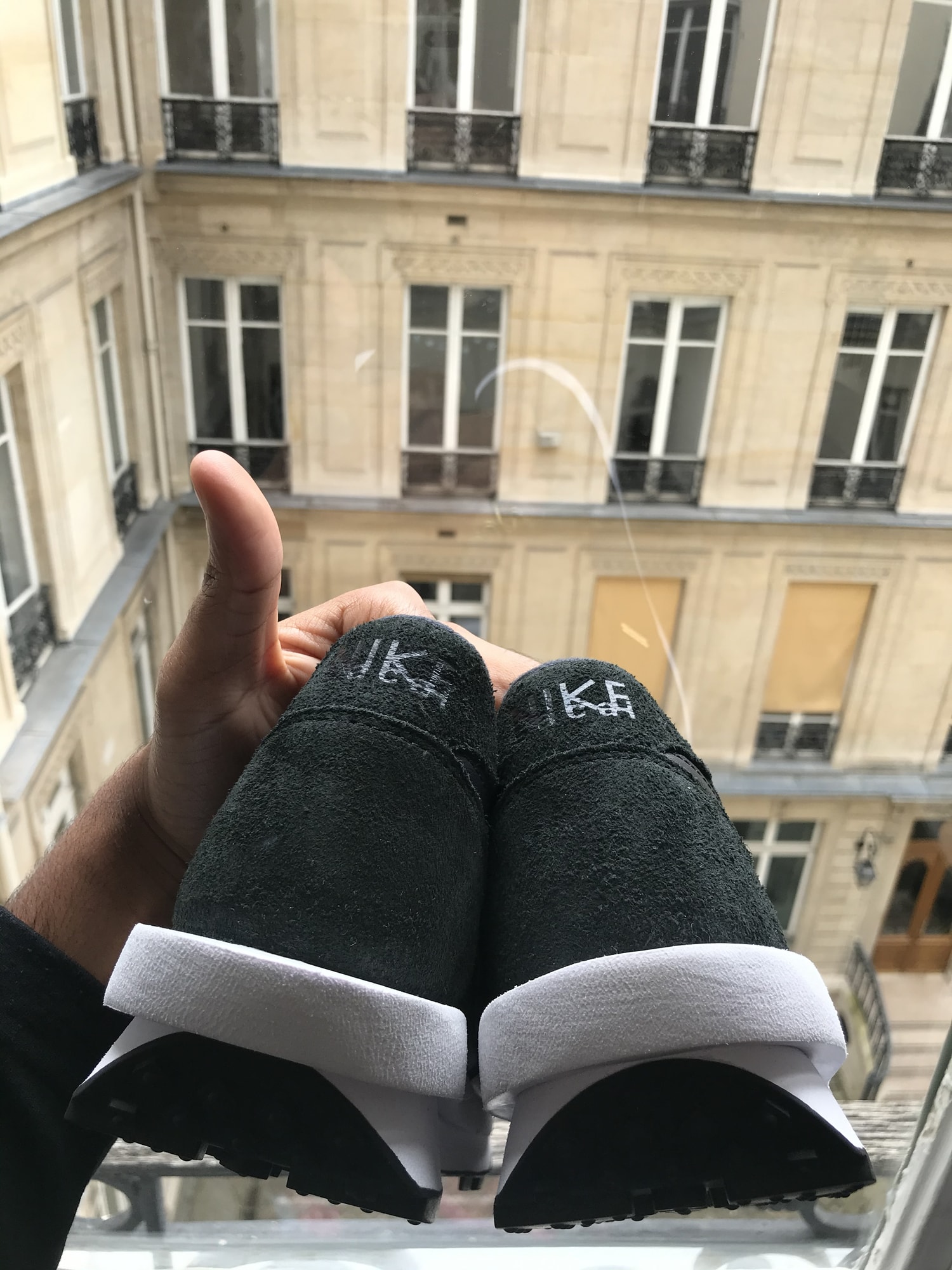 Photo sacai x Nike LDWaffle noire cuir