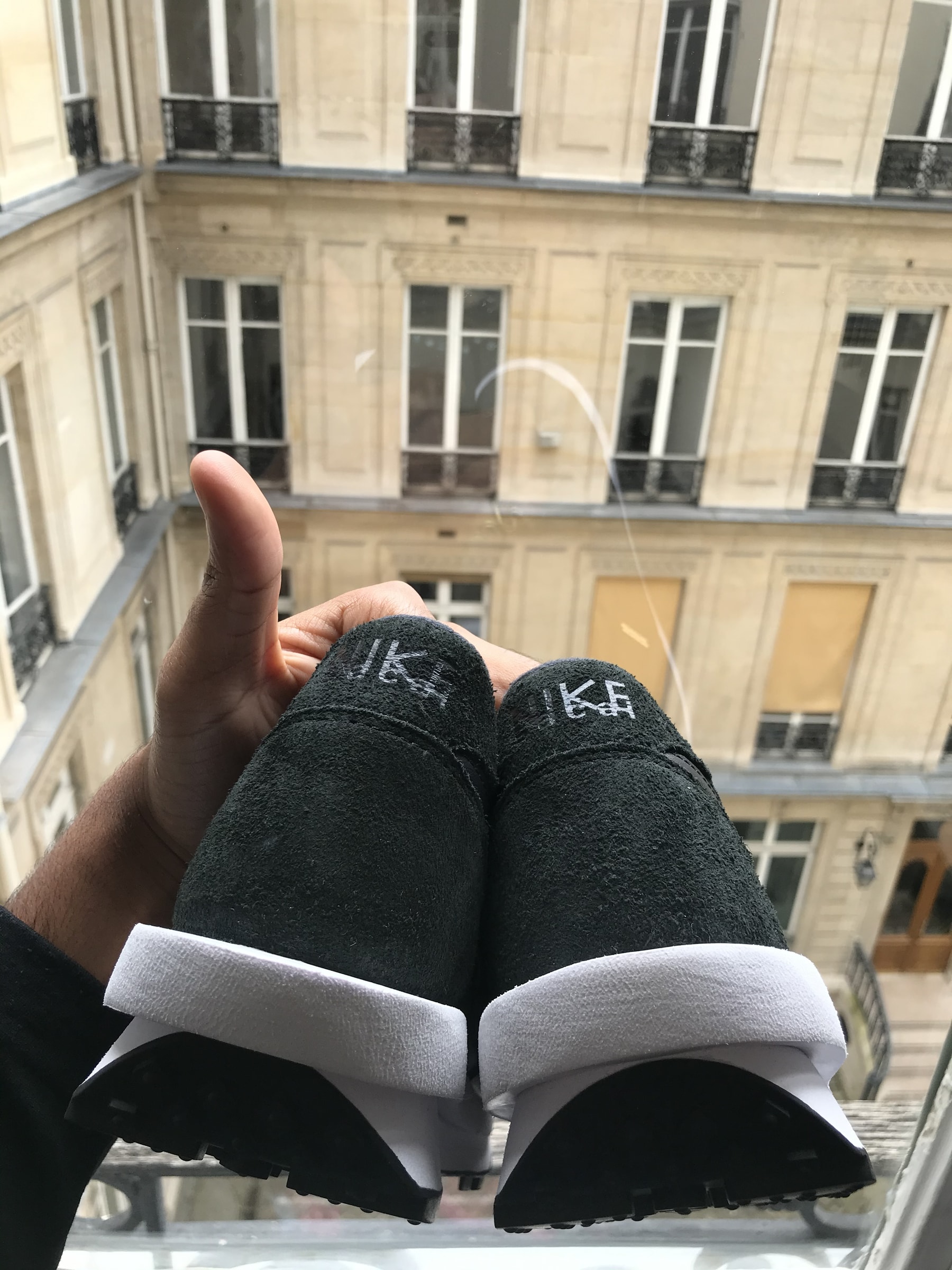 Photo sacai x Nike LDWaffle noire cuir