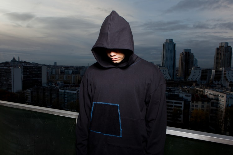 Gunther collabore avec SMETS pour imaginer un hoodie à double poches