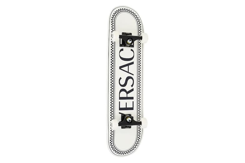 Versace dévoile une planche de skate à 550 euros