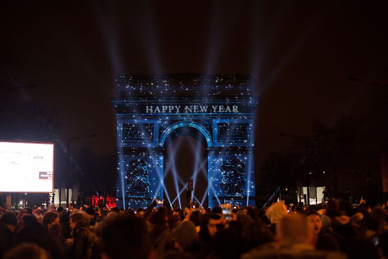 Dior s'associe à Paris pour le réveillon 2020 sur les Champs-Elysées