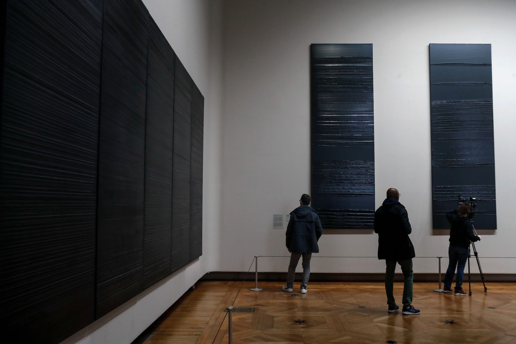 Pierre Soulages : Son exposition au Louvre en images
