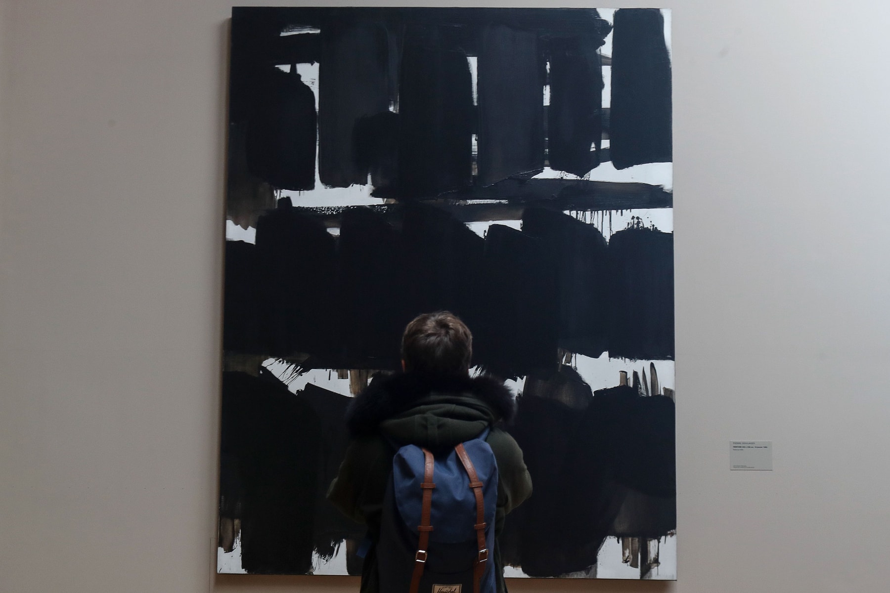 Pierre Soulages : Son exposition au Louvre en images