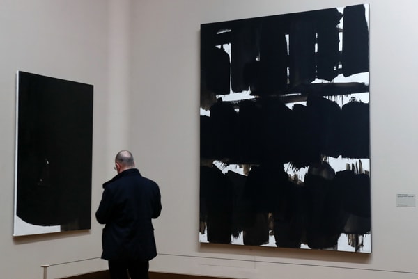 Pierre Soulages : Son exposition au Louvre en images