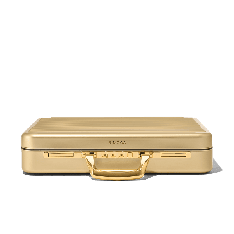 RIMOWA sort son attaché Gold à 1 400€