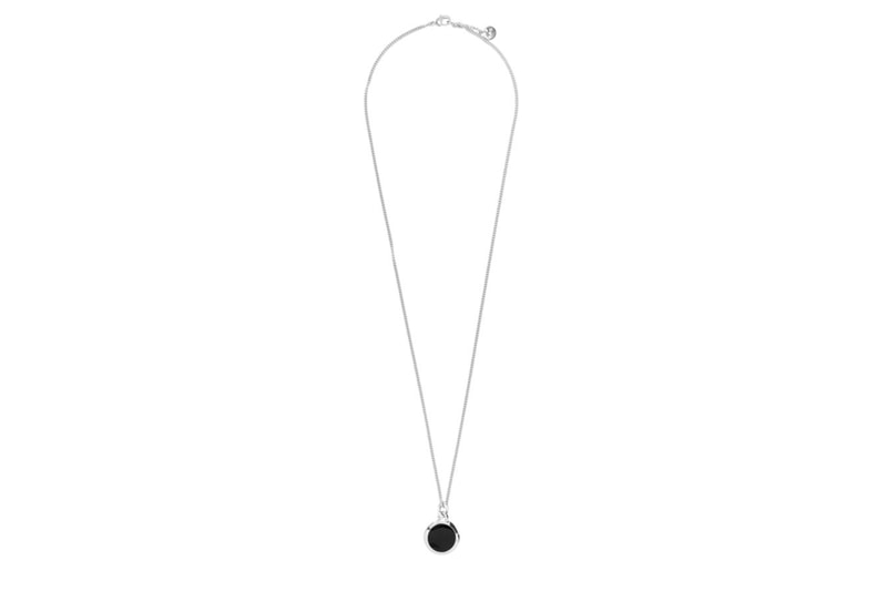 A.P.C. dévoile une sélection de bijoux argentés