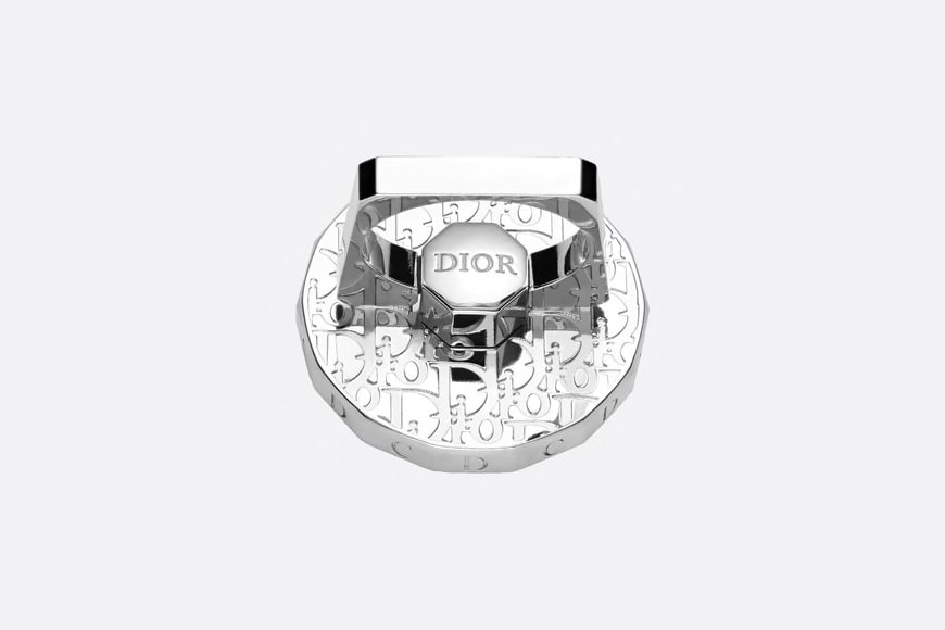 Coque pour iPhone et étuis pour AirPods, Dior habille vos produits Apple avec de nouveaux accessoires