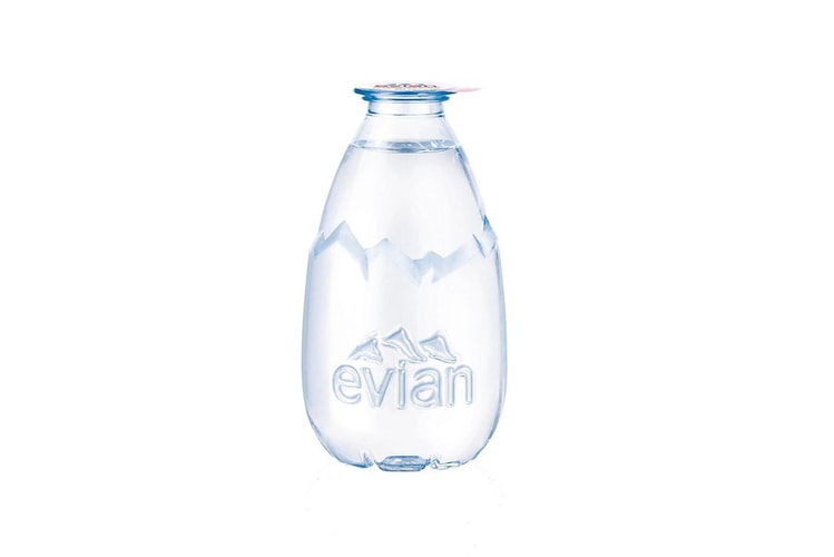 Evian stoppe la commercialisation de l'une de ses bouteilles emblématiques suite à une pétition en ligne
