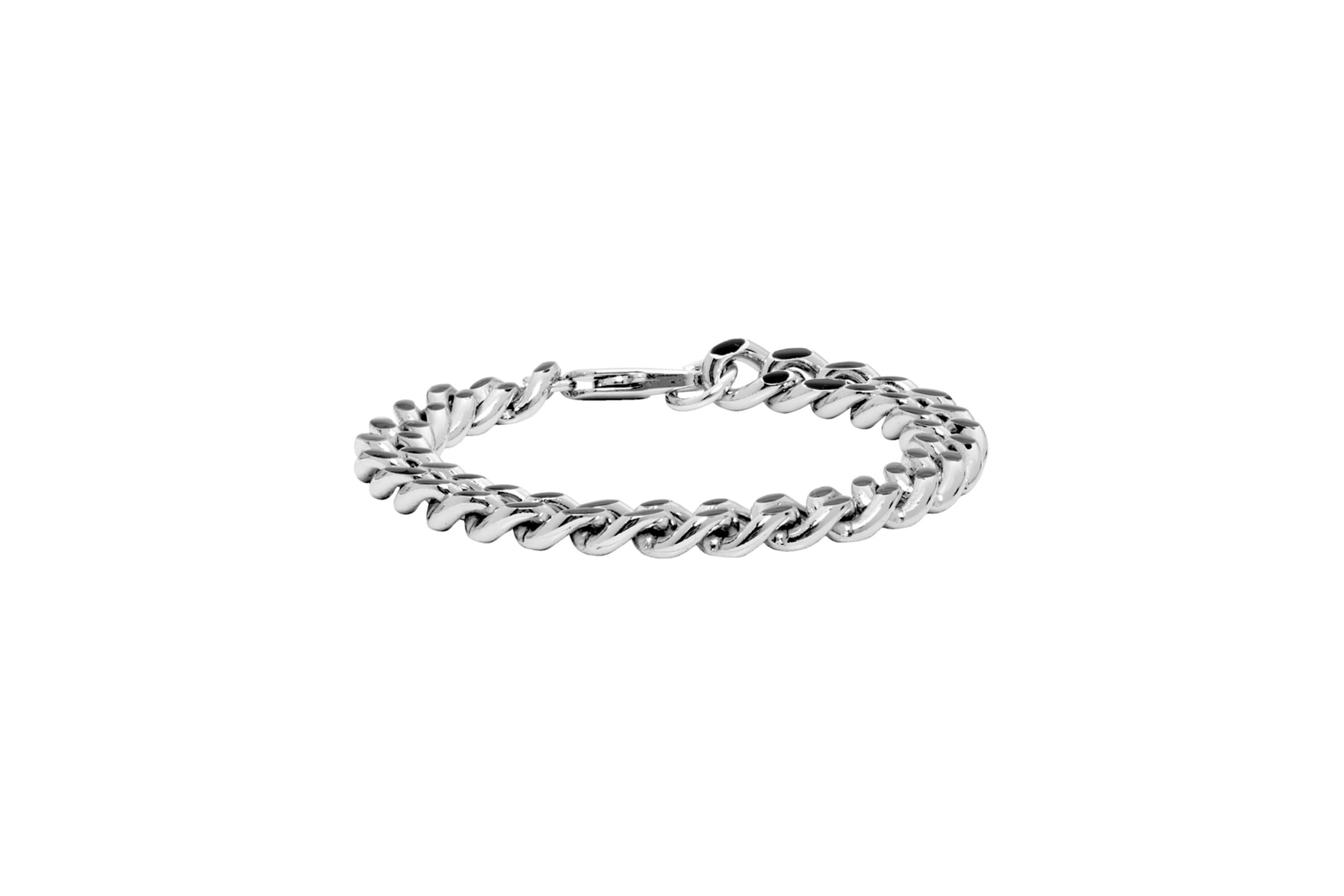 A.P.C. dévoile une sélection de bijoux argentés