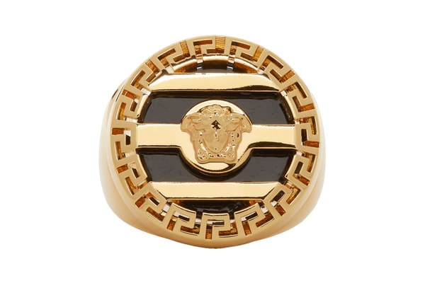 SSENSE annonce des soldes avec des bijoux Versace à moins de 300€