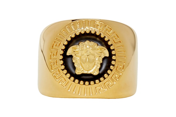 SSENSE annonce des soldes avec des bijoux Versace à moins de 300€