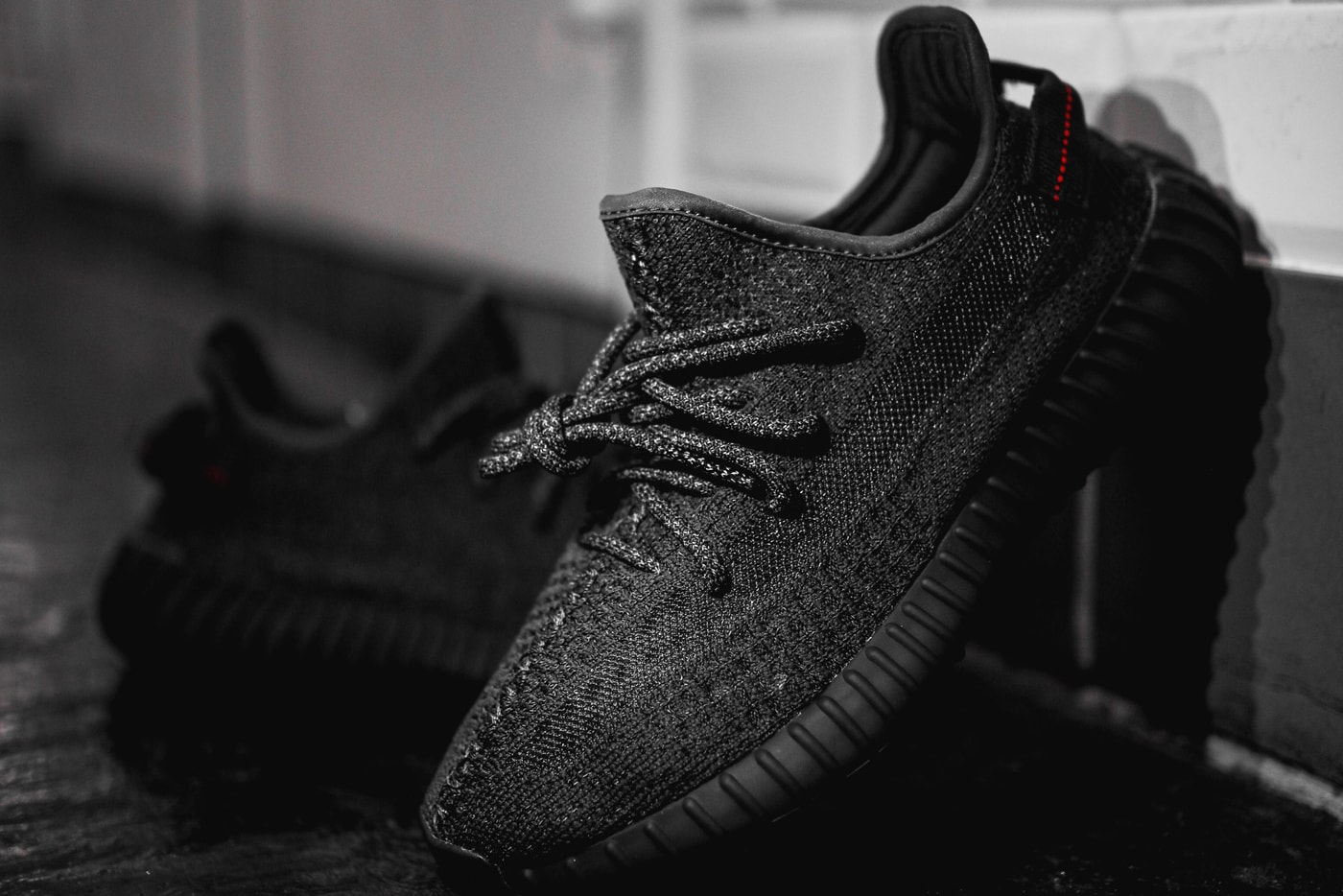 Photo YEEZY 350 V2 "Black"