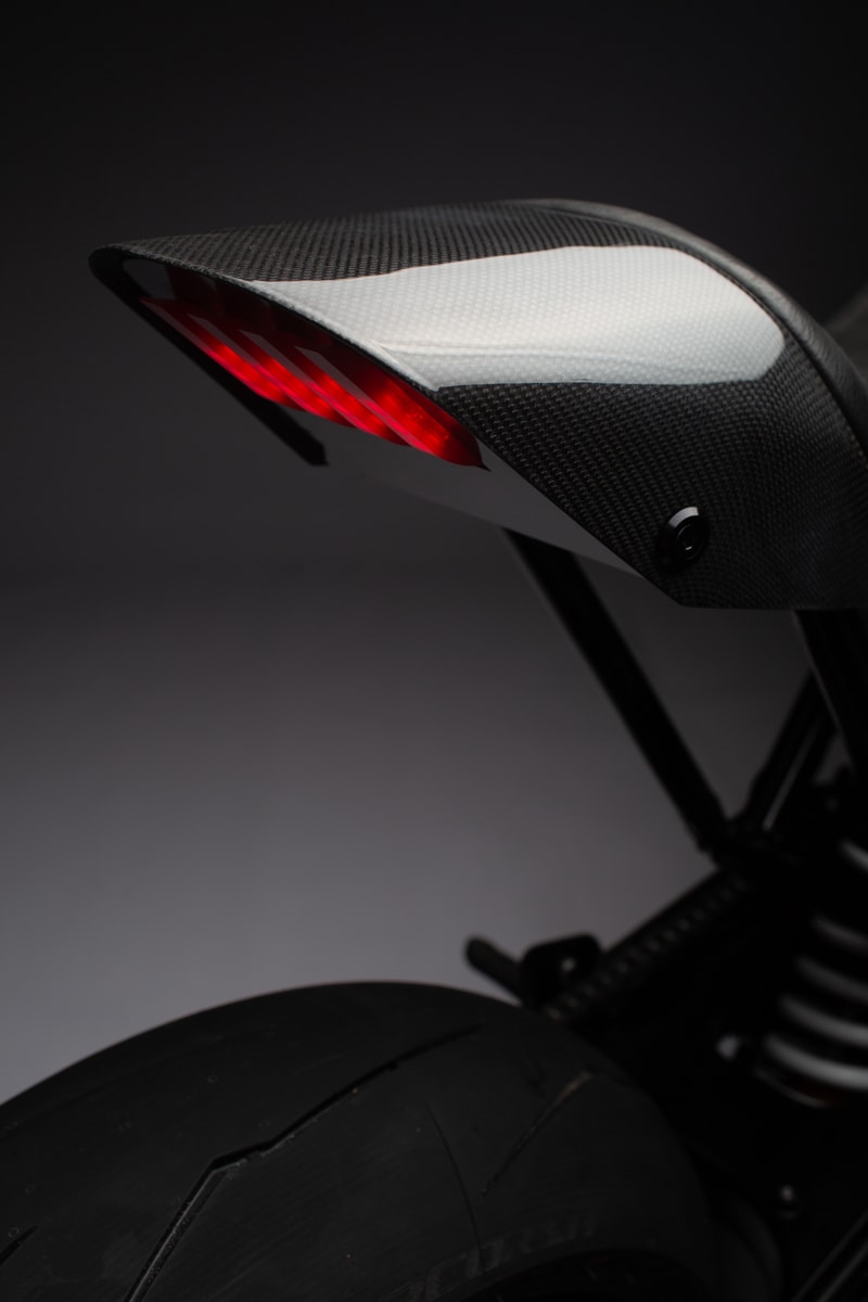 Ce nouveau moto custom de Bad Winners a été spécialement imaginé pour le pilote de F1 Charles Leclerc