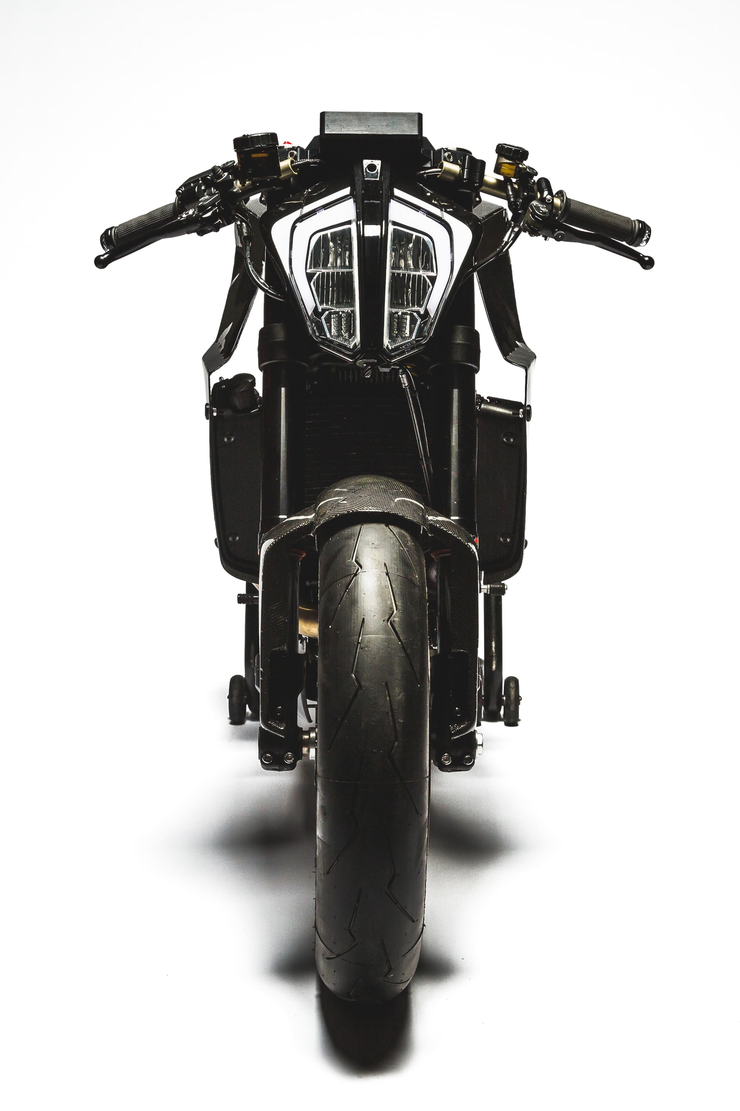 Ce nouveau moto custom de Bad Winners a été spécialement imaginé pour le pilote de F1 Charles Leclerc