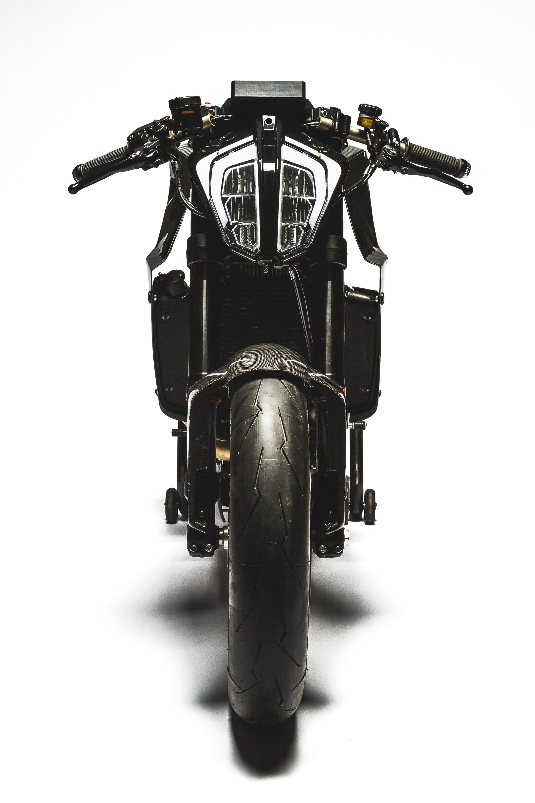 Ce nouveau moto custom de Bad Winners a été spécialement imaginé pour le pilote de F1 Charles Leclerc