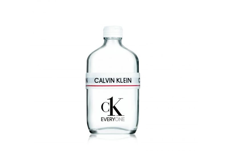 Calvin Klein présente un nouveau parfum unisexe éco-responsable, le CK Everyone