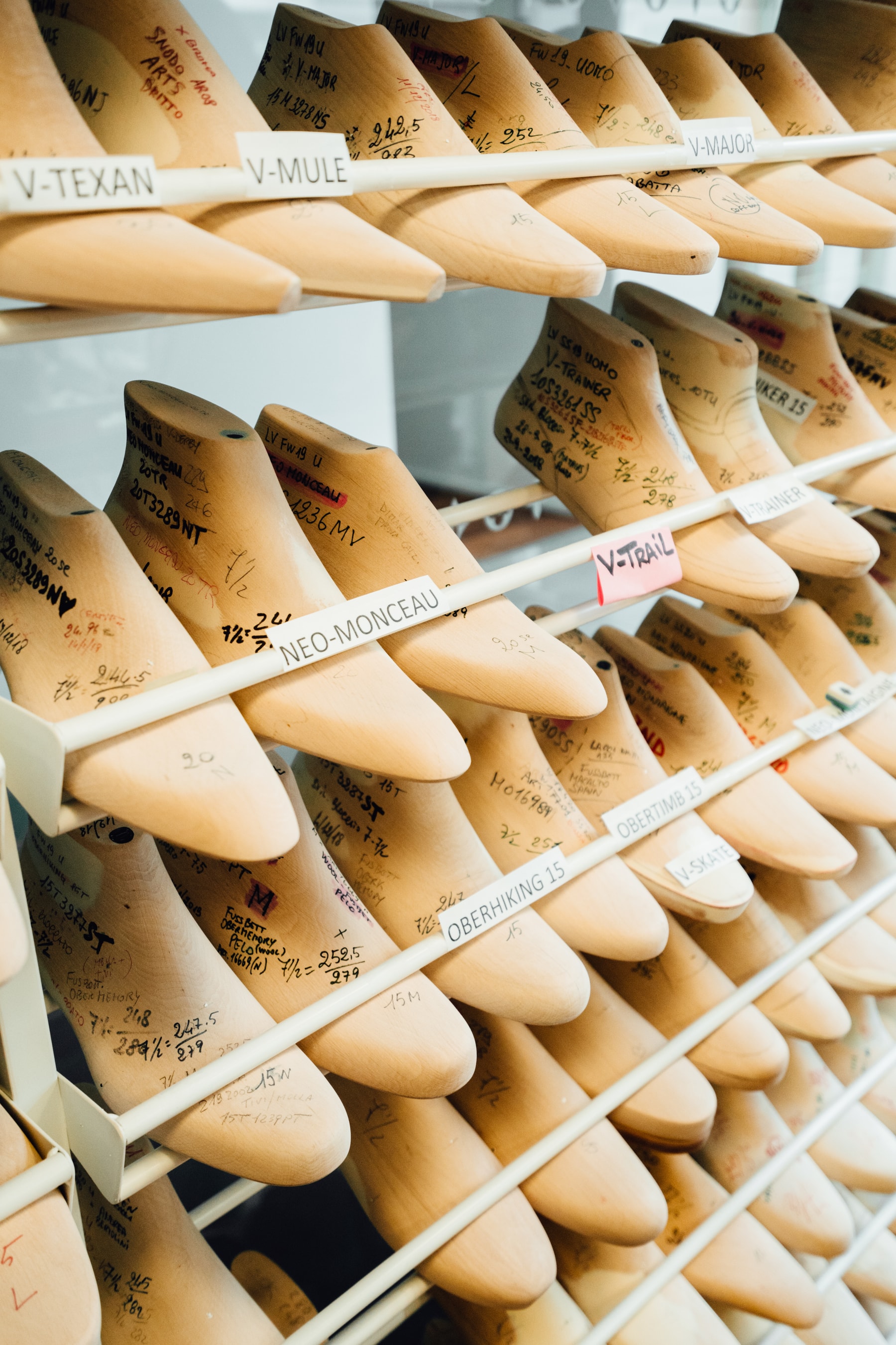 Studio Visite - Dans les ateliers chaussures et sneakers de Louis Vuitton
